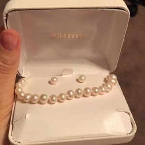 BOGO NWOT Matching Pearl Set